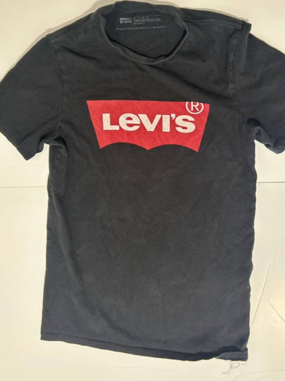 Levi's Classic Red Batwing Logo Graphic Tee Black XS 🔴🖤